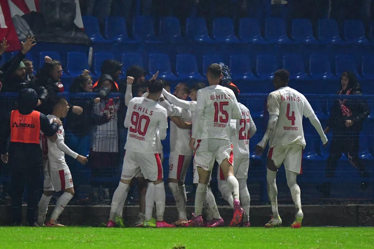 Dinamo a înotat cu folos în piscina de la Clinceni și urcă pe locul secund în Superliga » Clasamentul acum