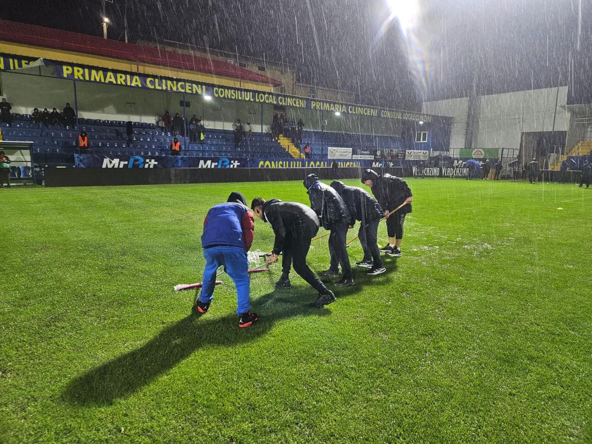 Gazonul este inundat înainte de Slobozia - Dinamo
