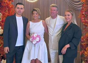 Florin Răducioiu s-a însurat cu Andreea » Primele imagini de la cununia civilă a atacantului Generației de Aur
