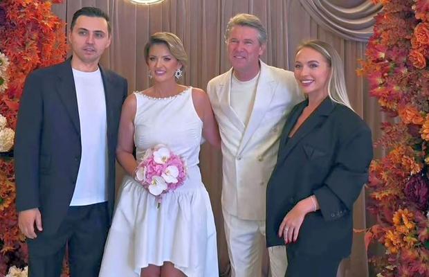 Florin Răducioiu s-a însurat cu Andreea » Primele imagini de la cununia civilă a atacantului Generației de Aur