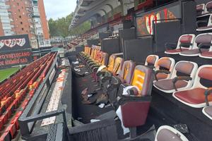 Arena pe care joacă internaționalul român, distrusă de ultrași chiar înainte de meci