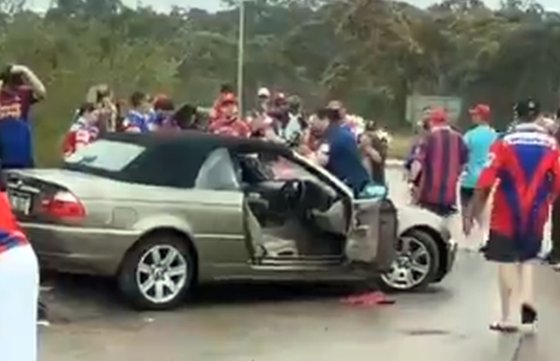Clipe de groază înainte de marea finală! » Un șofer de 18 ani a intrat cu mașina în mulțime