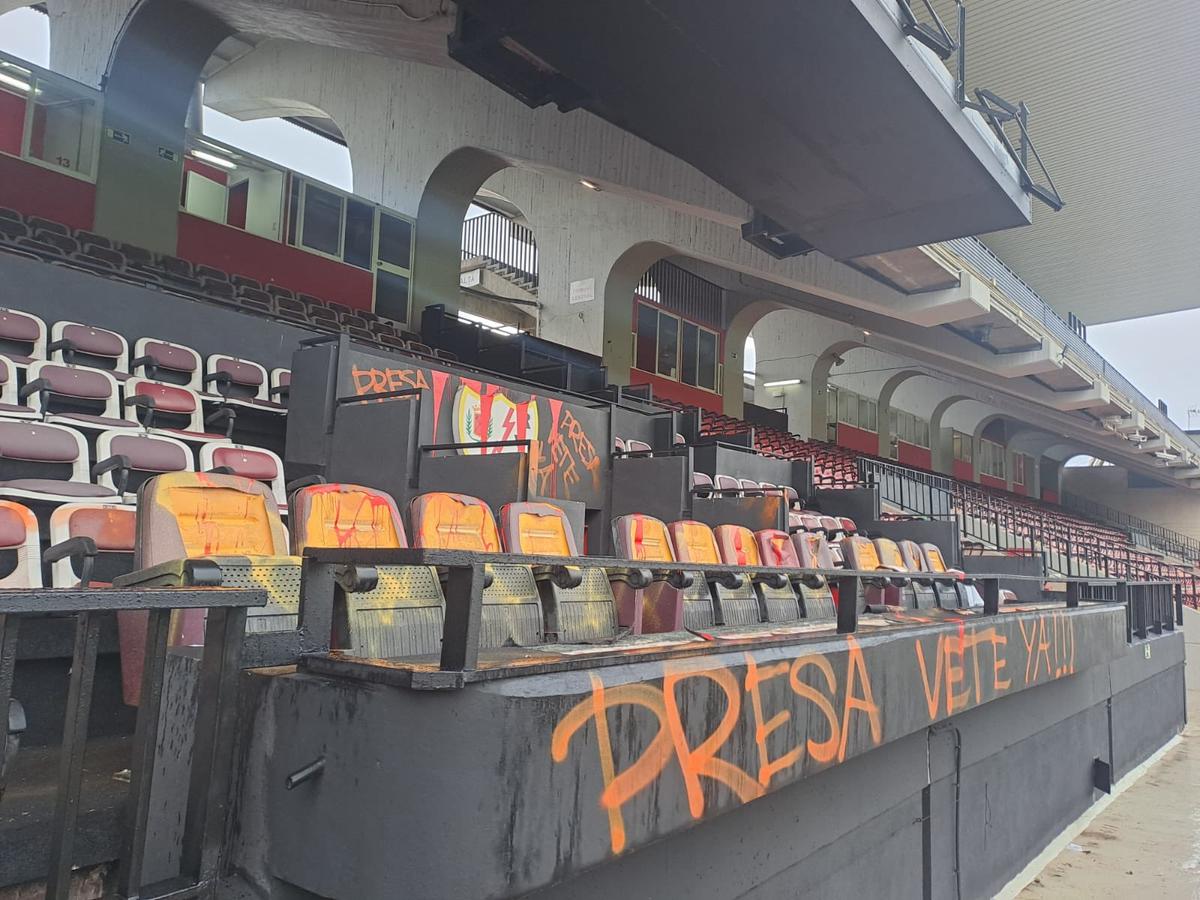 Arena pe care joacă echipa lui Andrei Rațiu, distrusă de ultrași chiar înainte de meci