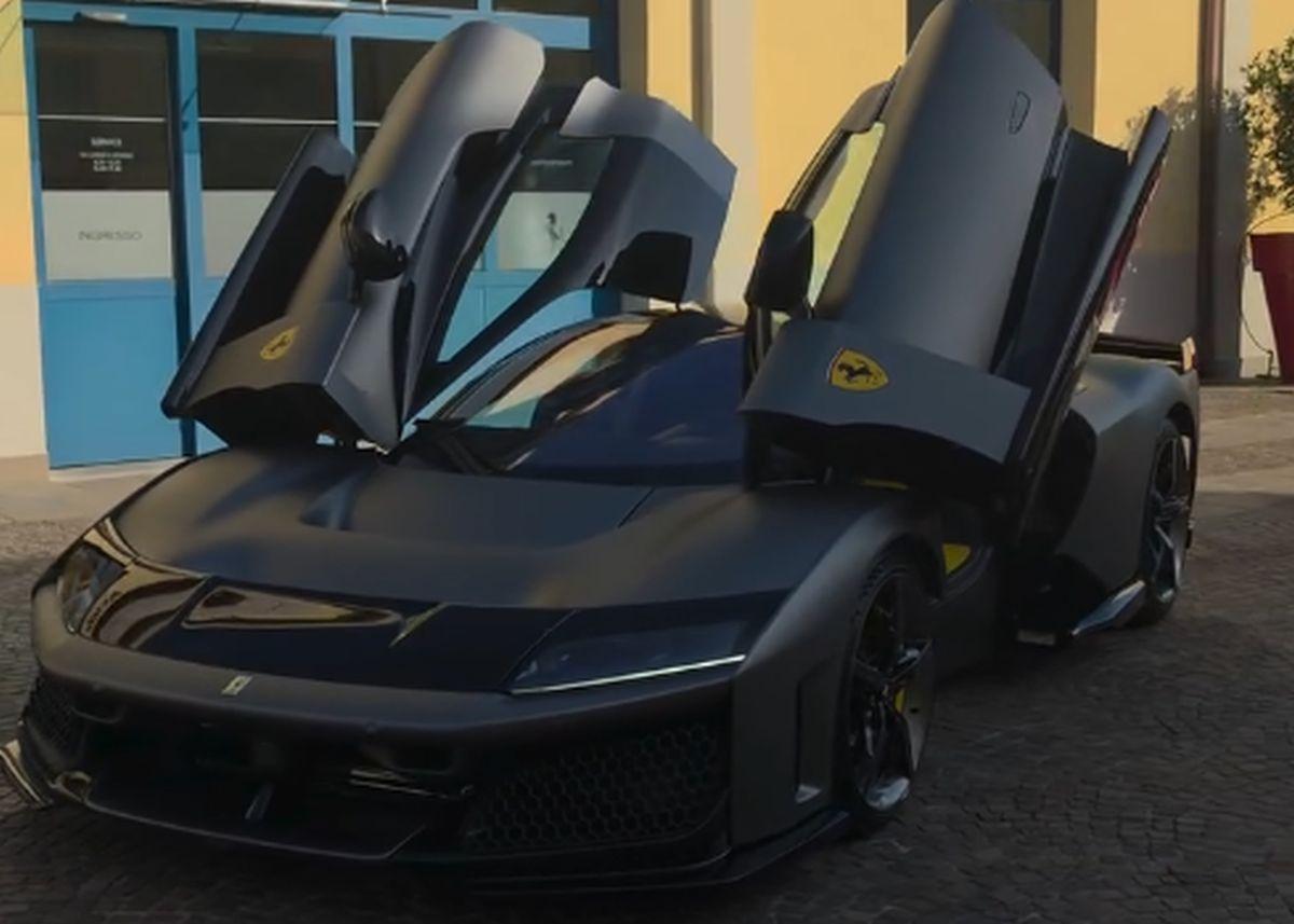 Ibrahimovic a împlinit 45 de ani și și-a cumpărat un Ferrari cu un preț exorbitant
