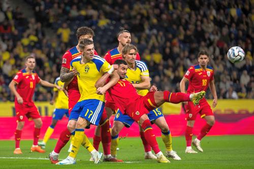 Carl Starfelt (numărul 15) în meciul Suedia - Româia