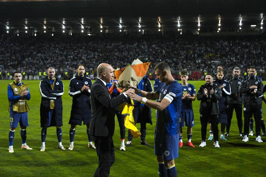 Edin Dzeko s-a retras din naționala Bosniei // foto: Imago Images În timp ce noi eram umiliți la Varșovia, bosniacii aveau petrecere: „Mi-aș fi dorit să fie 1 aprilie”