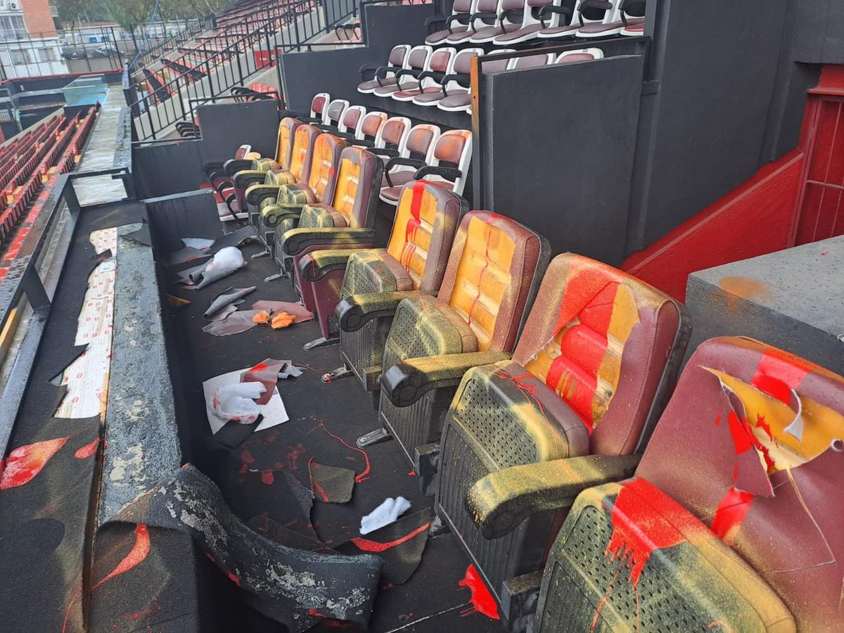 Arena pe care joacă echipa lui Andrei Rațiu, distrusă de ultrași chiar înainte de meci