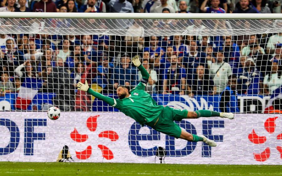 Gianluigi Donnarumma a zburat din bară în bară în meciul Franța - Italia 1-1 / Foto: Imago Jucătorul meciului Franța - Italia și-a ales câștigătorul Balonului de Aur: „Pentru mine nu există nicio îndoială”