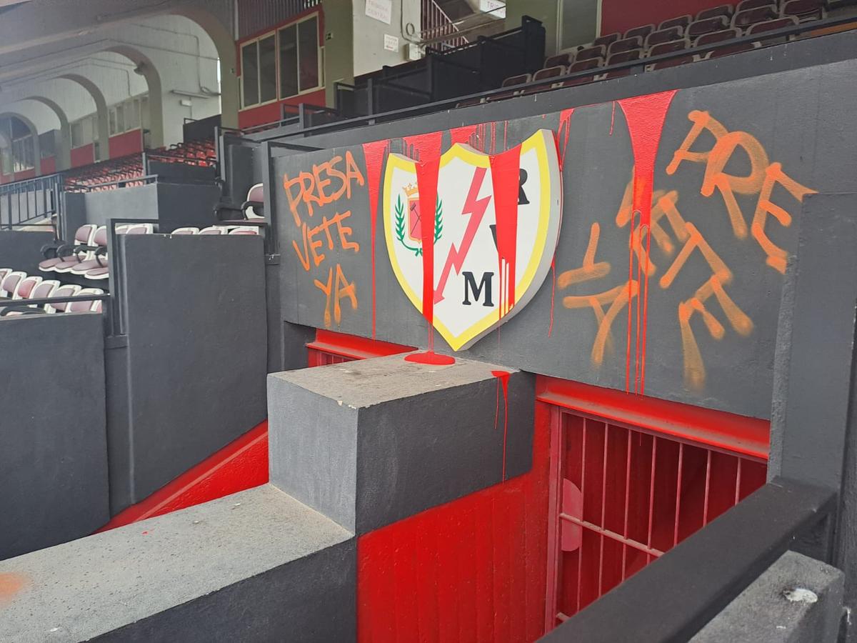 Arena pe care joacă echipa lui Andrei Rațiu, distrusă de ultrași chiar înainte de meci