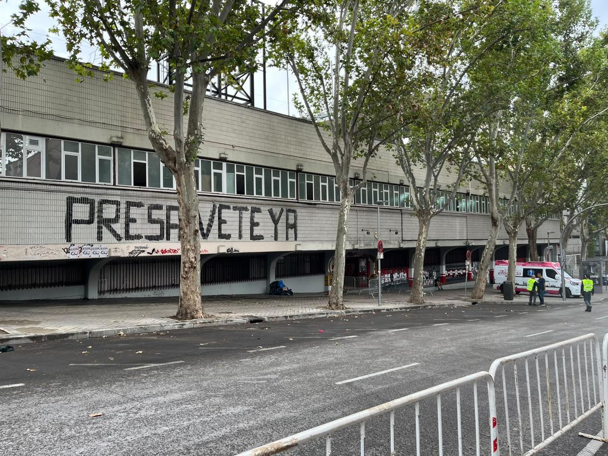 Arena pe care joacă echipa lui Andrei Rațiu, distrusă de ultrași chiar înainte de meci