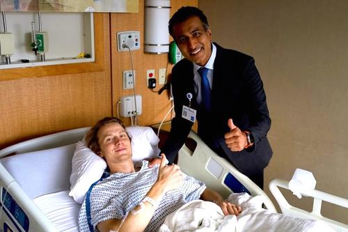 Emil Ruusuvuori și medicul care l-a operat la coloană, Sheeraz Qureshi Foto: Instagram