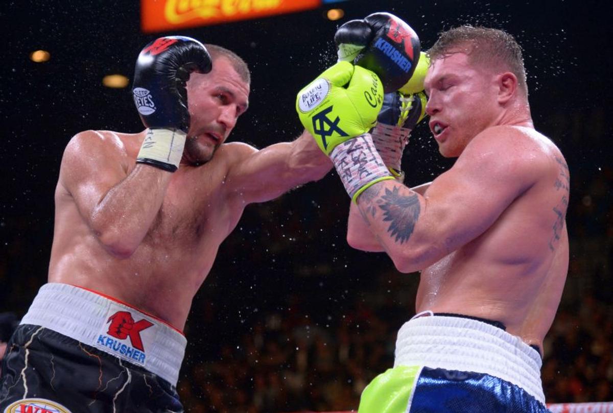 VIDEO + FOTO Saul Canelo Alvarez, noul campion WBO la categoria semigrea! KO violent reușit în meciul cu  Sergey Kovalev