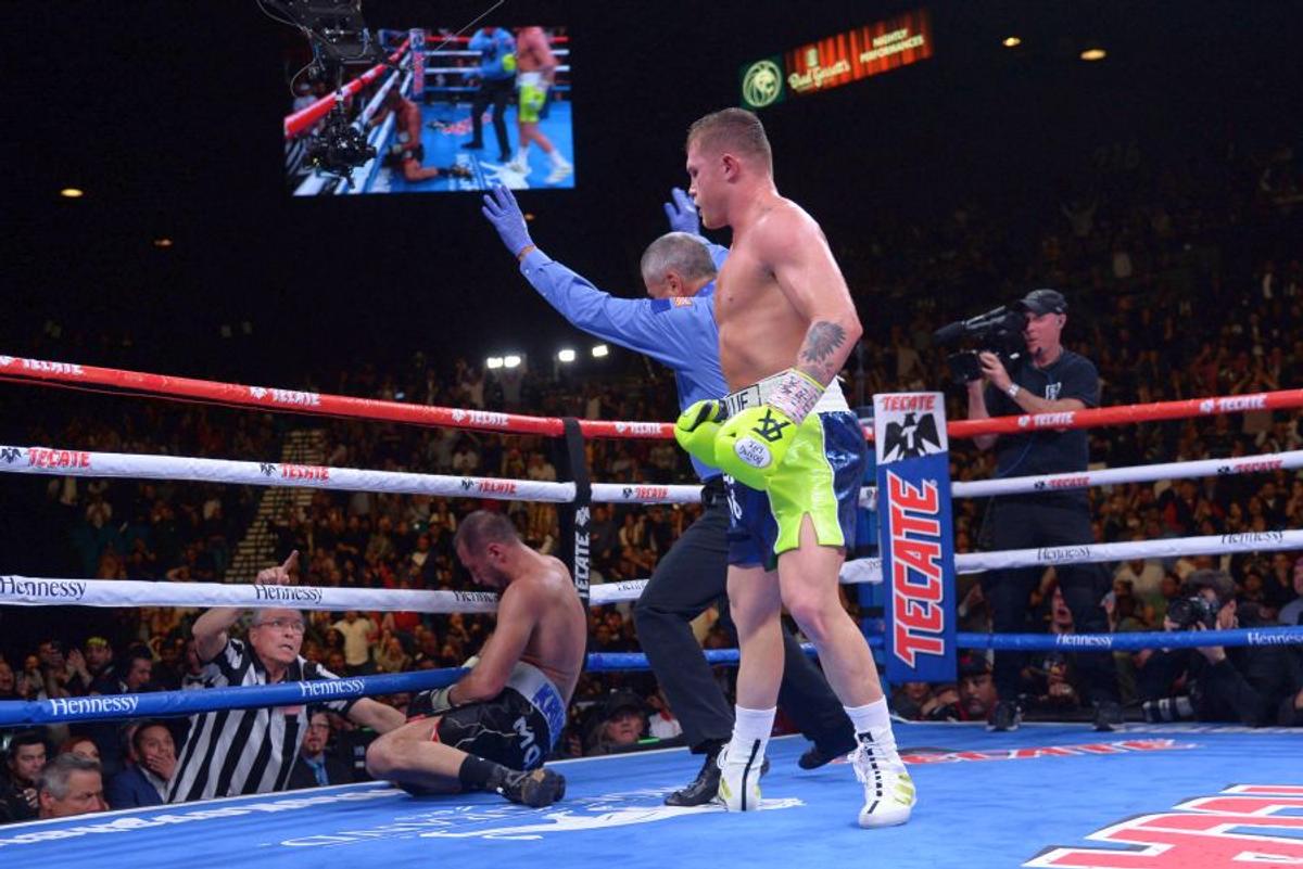 VIDEO + FOTO Saul Canelo Alvarez, noul campion WBO la categoria semigrea! KO violent reușit în meciul cu  Sergey Kovalev