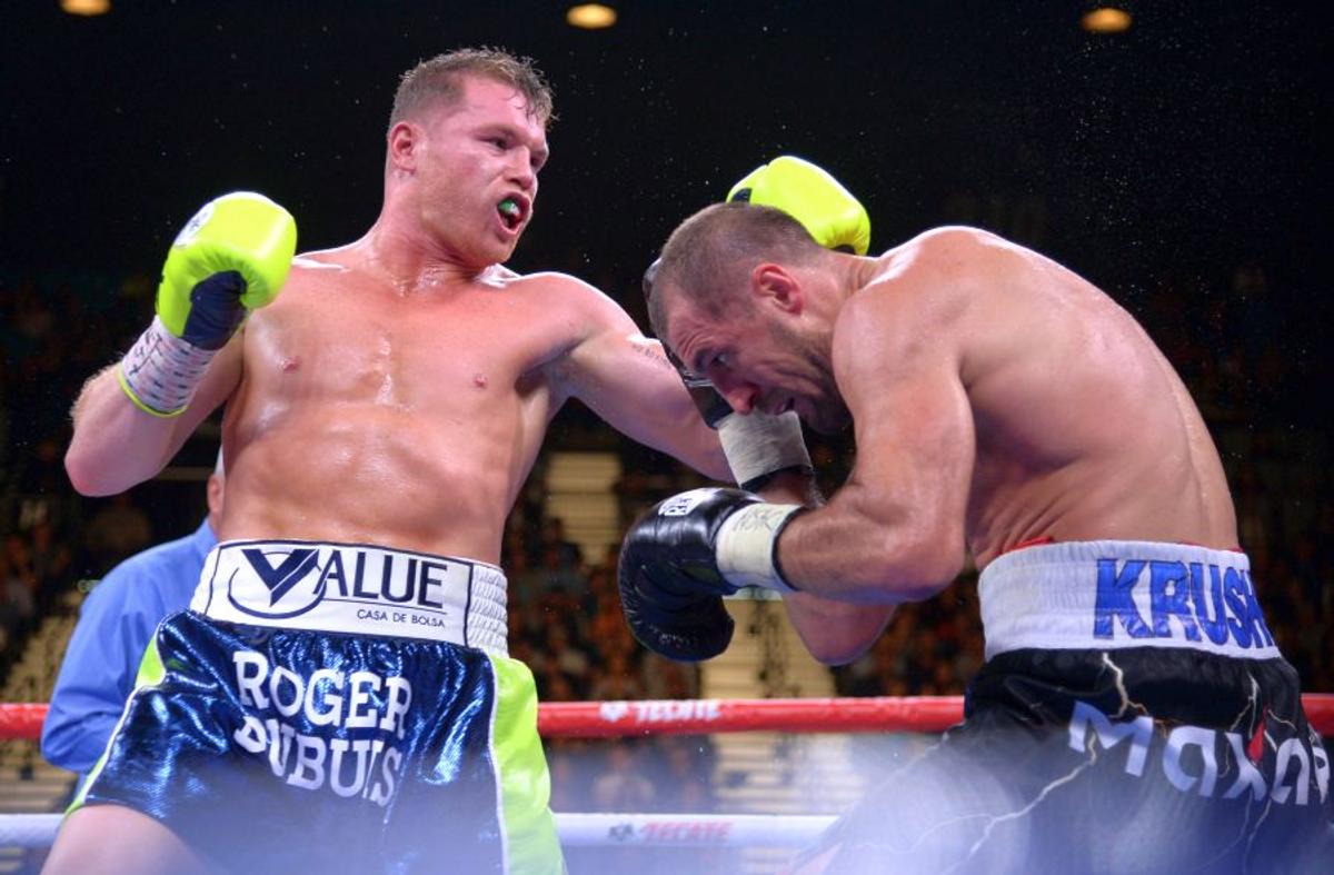 VIDEO + FOTO Saul Canelo Alvarez, noul campion WBO la categoria semigrea! KO violent reușit în meciul cu  Sergey Kovalev