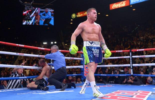 VIDEO + FOTO Saul Canelo Alvarez, noul campion WBO la categoria semigrea! KO violent reușit în meciul cu  Sergey Kovalev