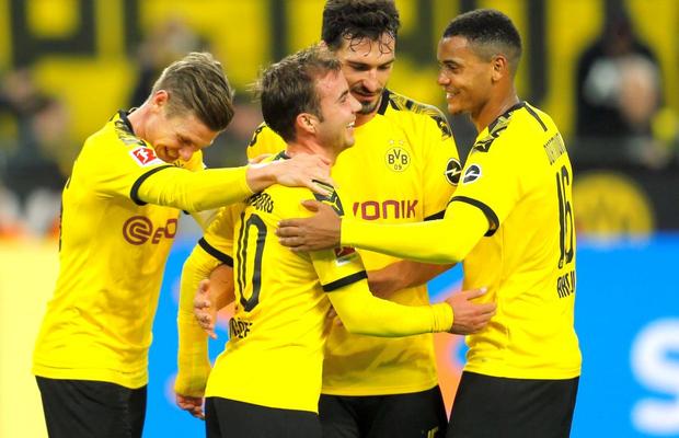 Borussia Dortmund, regulă clară: fără îmbrățișări și strângeri de mână » Ce l-a determinat pe Lucien Favre să ia decizia asta