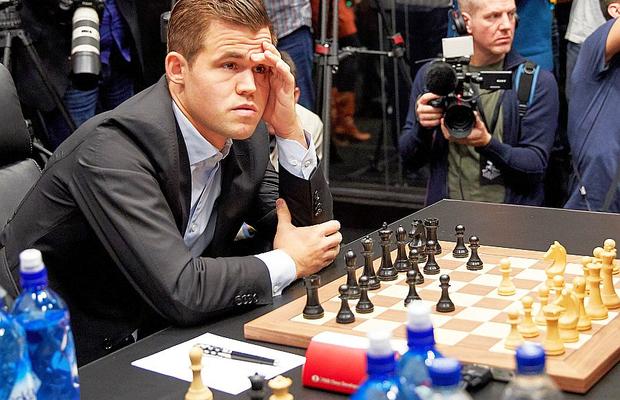 Magnus Carlsen, campionul mondial de șah, învins drastic în finala Mondialului de Fischer Random, o variație a jocului inventată de marele Bobby Fischer