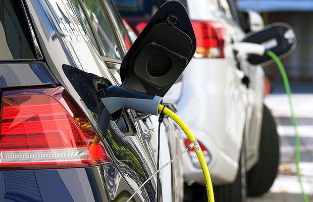 Angela Merkel, ordin drastic în Germania » Numărul URIAȘ de stații de încărcare pentru mașinile electrice cerut până în 2030