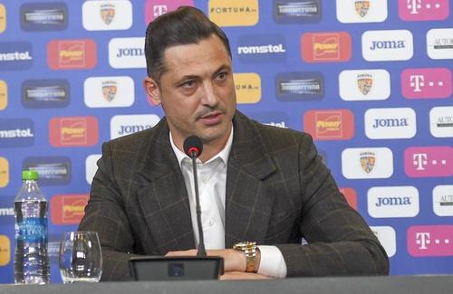 Mihai Stoichiță, directorul tehnic FRF, apasă pe discursul de susținere totală a selecționerului Mirel Rădoi