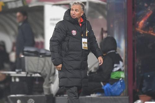 GSP.ro a scris astăzi despre problemele dintre Dan Petrescu și patronul lui CFR Cluj, Neluțu Varga, iar acum au ieșit la iveală noi detalii despre relația tensionată dintre cei doi.
