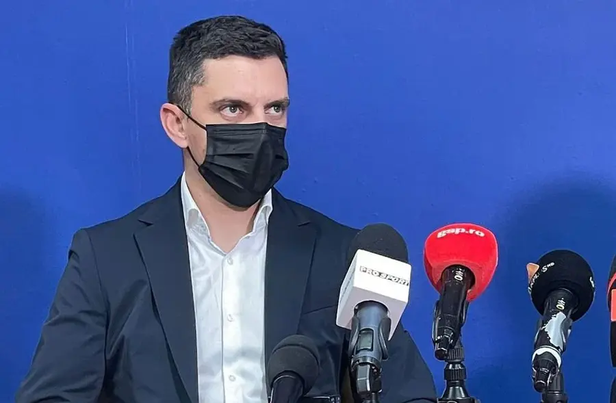 Eduard Novak Şmecherii, tot mai şmecheri! Proştii, tot mai egali în faţa legii!