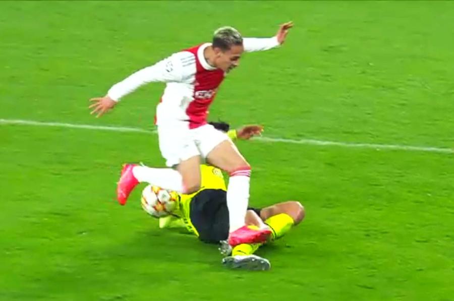 FOTO: Captură TV @Digi Sport 3 ROȘU scandalos în Liga Campionilor » Verdictul specialistului: „N-am nicio explicație, chiar nu înțeleg!”