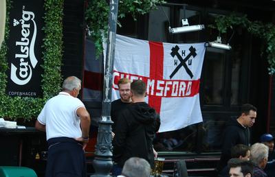 Cârciumarii din Centrul Vechi s-au întrecut în oferte pentru „ciocănari” » Cum i-au atras pe britanici la terase înainte de FCSB - West Ham