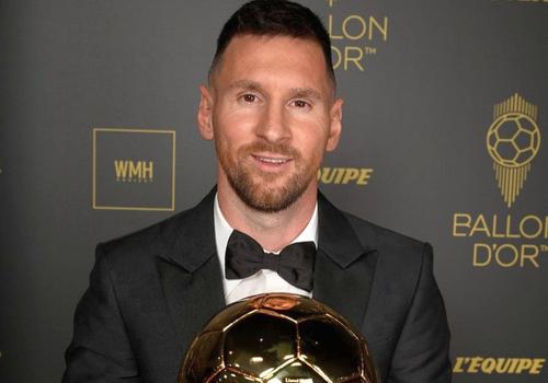 Lionel Messi și al 8-lea Balon de Aur din carieră. 
Foto: Instagram @leomessi