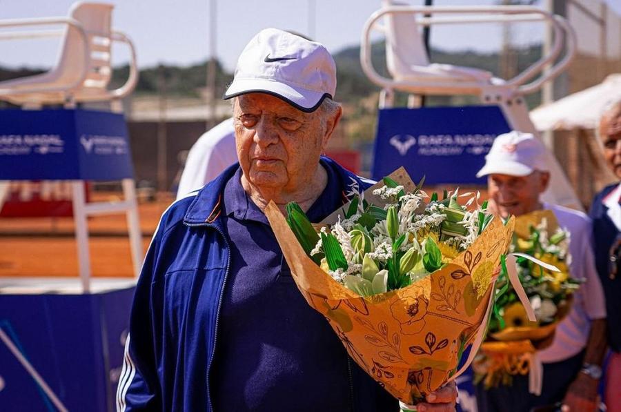 Enrique Ayala la festivitatea de premiere Foto Instagram Rafa Nadal Academy Rafael Nadal și o întâlnire emoționantă » Mesajul campionului l-a ajutat pe jucătorul nonagenar când a avut probleme grave de sănătate