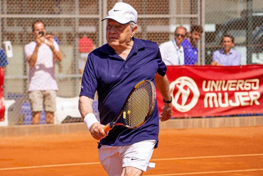 Enrique Ayala în acțiune la Manacor Foto Instagram Rafa Nadal Academy Rafael Nadal și o întâlnire emoționantă » Mesajul campionului l-a ajutat pe jucătorul nonagenar când a avut probleme grave de sănătate