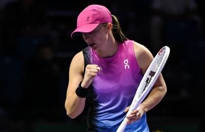 Debut dificil pentru Iga Swiatek la WTA Finals » A fost condusă de Barbora Krejcikova cu un set