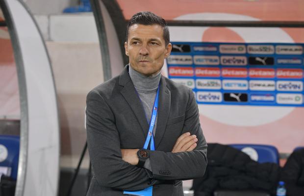 Costel Gâlcă a trăit cu intensitate meciul cu UTA: „Sunt sătul!”