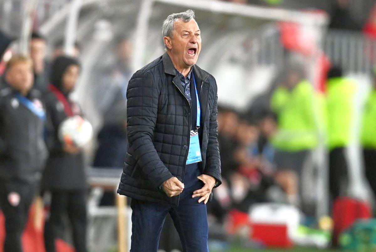 Mircea Rednic, după ce jucătorii lui au sărit la bătaie: „Doi cocoși. Să se certe în vestiar, nu pe teren!”