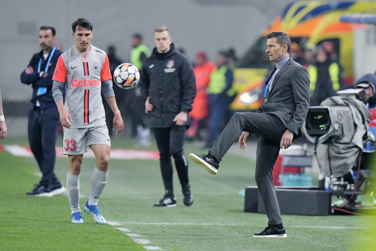 Costel Gâlcă, la Universitatea Craiova - FCSB