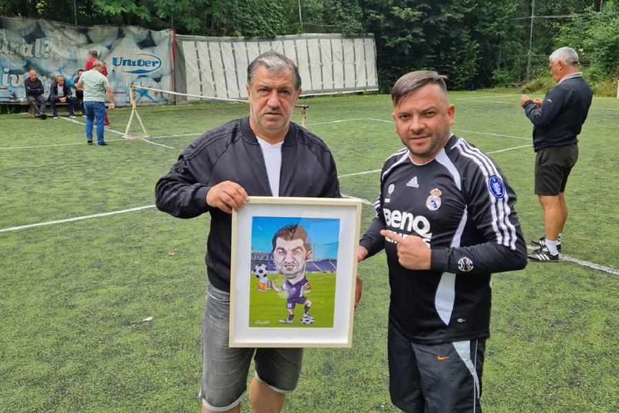 Romulus Buia a evoluat la Universitatea Craiova în perioadele 1994-1995 şi 1996-1998, Romulus Buia va da lovitura de start în Universitatea Craiova - FCSB: „Am trăit momente foarte frumoase în Bănie” » „Figo din Banat”, sfat pentru conducerea oltenilor