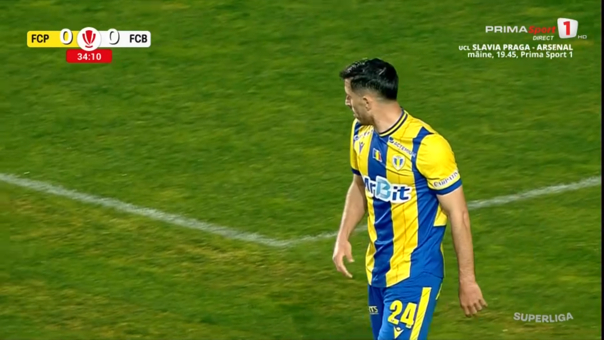 Tot stadionul a văzut penalty în Petrolul - FC Botoșani, dar el a făcut semn că n-a fost atins! A fost aplaudat de adversari