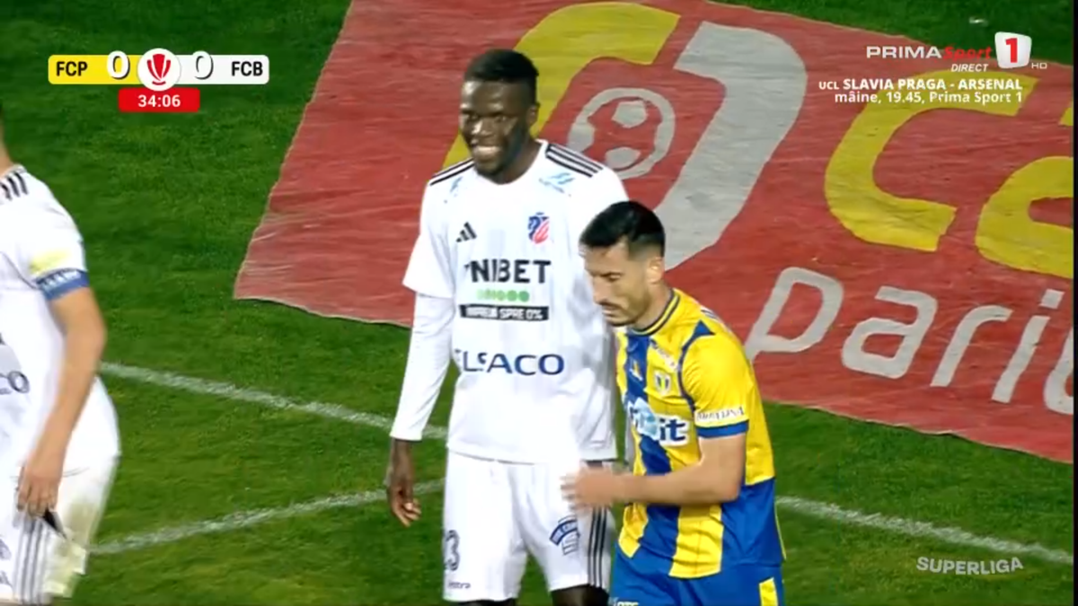 Tot stadionul a văzut penalty în Petrolul - FC Botoșani, dar el a făcut semn că n-a fost atins! A fost aplaudat de adversari