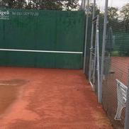 Peretele unde tinerii jucători exersau singuri la Old Boys Tennis Club / Sursă foto: Instagram@sebastiantorok