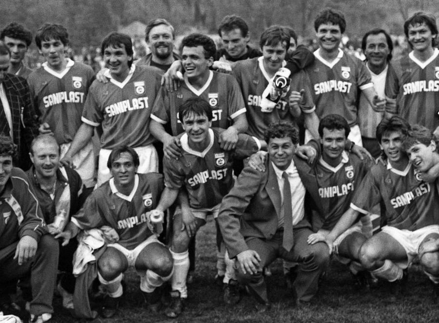 Mircea Lucescu și Dinamo pe care l-a creat la sfârșitul anilor 80 // foto: Arhiva GSP A murit Mircea Lucescu » Maestru al fotbalului, arhitect al tacticii moderne, unul dintre cei mai titrați antrenori din istorie