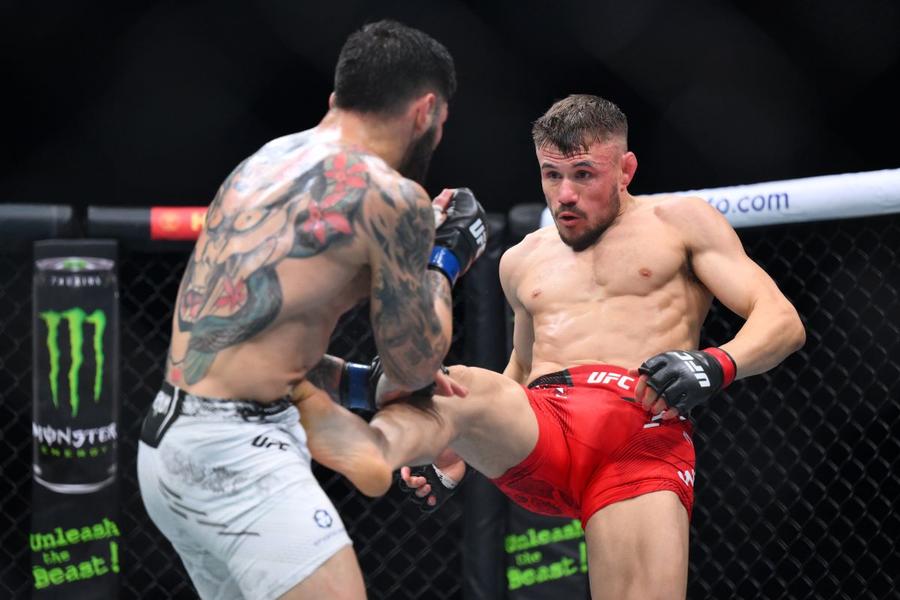 Nathaniel Woods (Marea Britanie) vs Daniel Pineda (SUA), iulie 2024 Foto: Guliver / Getty Images Luptător UFC, declarații șocante despre depresie și anxietate: „Am dat vina pe adversarul meu când fiica mea era la terapie intensivă”