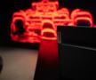 Un fost hangar, transformat în „creierul” Formulei 1 » Cum arată centrul media din care, cu tehnologie Lenovo, se transmite fiecare cursă: sute de monitoare, milioane de linii de cod și 600 de TB de date