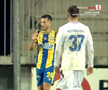 Tot stadionul a văzut penalty în Petrolul - FC Botoșani, dar el a făcut semn că n-a fost atins! A fost aplaudat de adversari