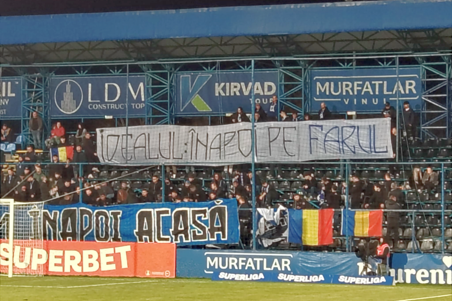 Protestul fanilor celor de la Farul Ce nu s-a văzut la TV în Farul - Csikszereda » Motivul pentru care suporterii au protestat