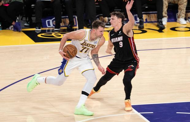 Luka Doncic, performanță unică în istoria lui Los Angeles Lakers! I-a depășit pe legendarii Jerry West și Kobe Bryant