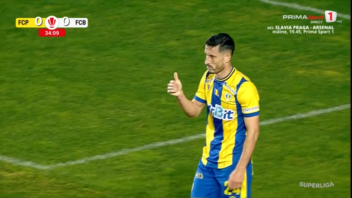 Tot stadionul a văzut penalty în Petrolul - FC Botoșani, dar el a făcut semn că n-a fost atins! A fost aplaudat de adversari