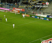 Tot stadionul a văzut penalty în Petrolul - FC Botoșani, dar el a făcut semn că n-a fost atins! A fost aplaudat de adversari