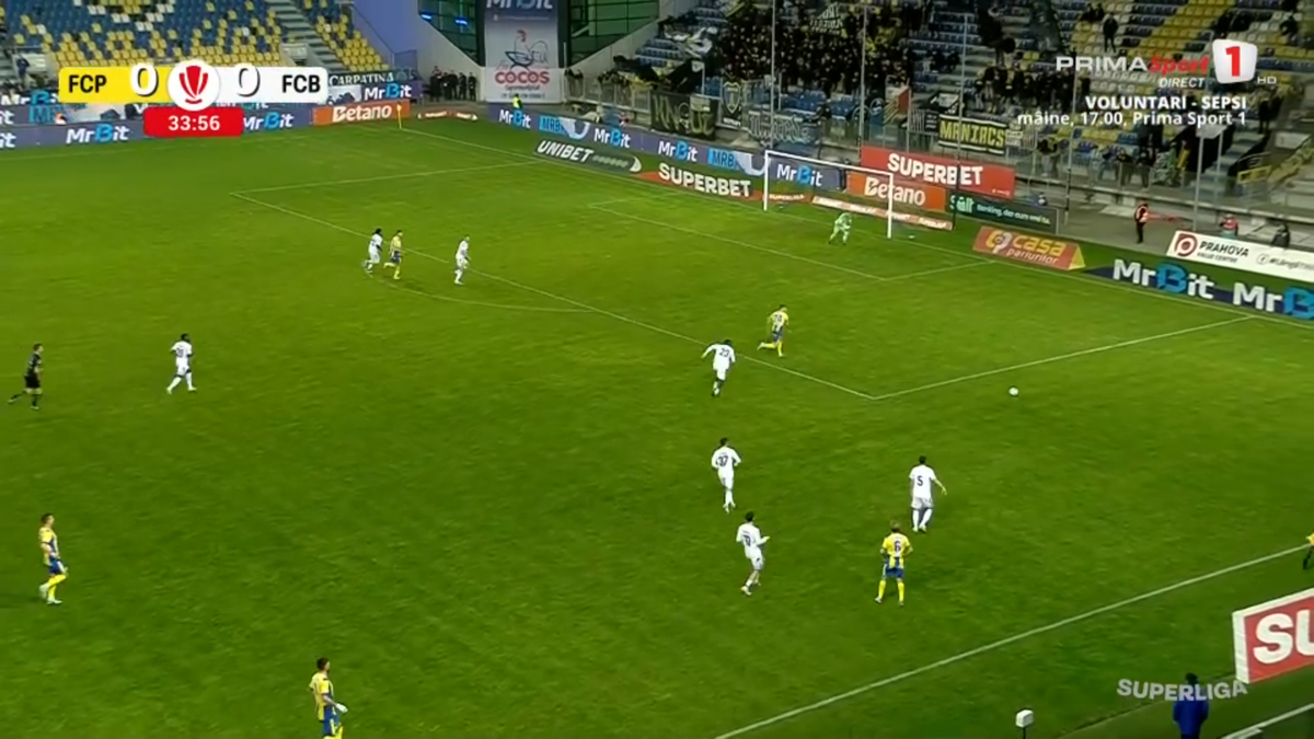 Tot stadionul a văzut penalty în Petrolul - FC Botoșani, dar el a făcut semn că n-a fost atins! A fost aplaudat de adversari