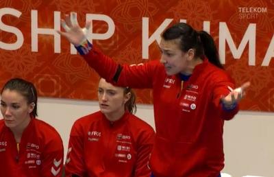 ROMÂNIA - KAZAHSTAN 22-20 // Cristina Neagu, exasperată de colege! Critici la time-out: „Stați și așteptați! Hai, Vizitiu, capul sus!”