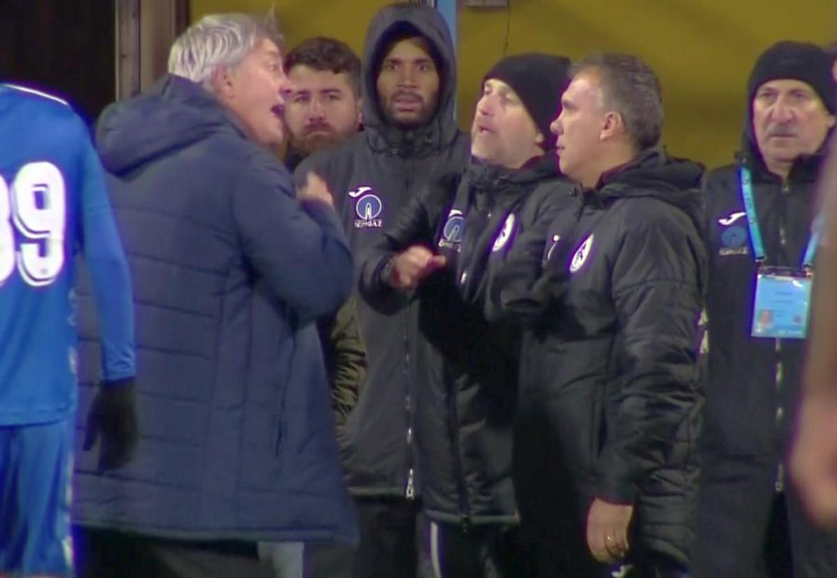 FOTO Două momente tensionate în Gaz Metan - Voluntari! Medieșenii au cerut penalty + Bergodi s-a certat cu omologii de banca adversă