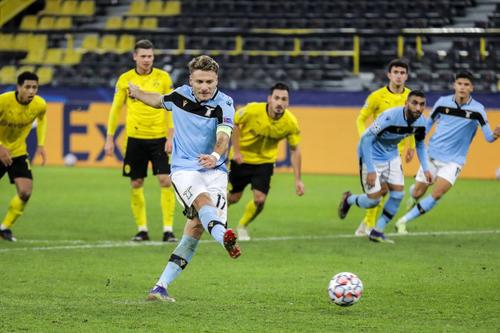 Ciro Immobile a egalat pentru Lazio din penalty în meciul cu Borussia Dortmund, 1-1 // foto: Imago